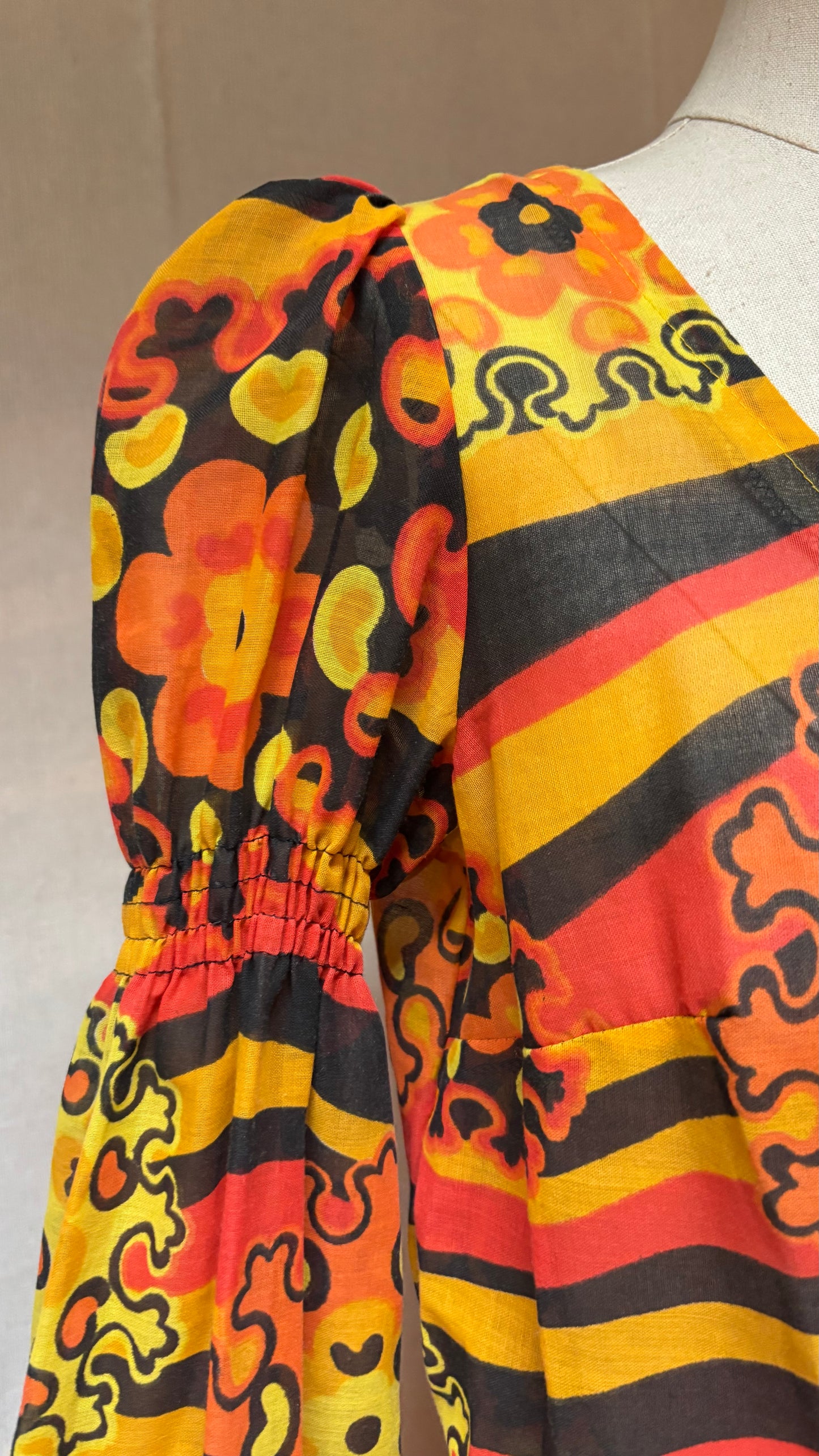 Vestido 60s Gold Star