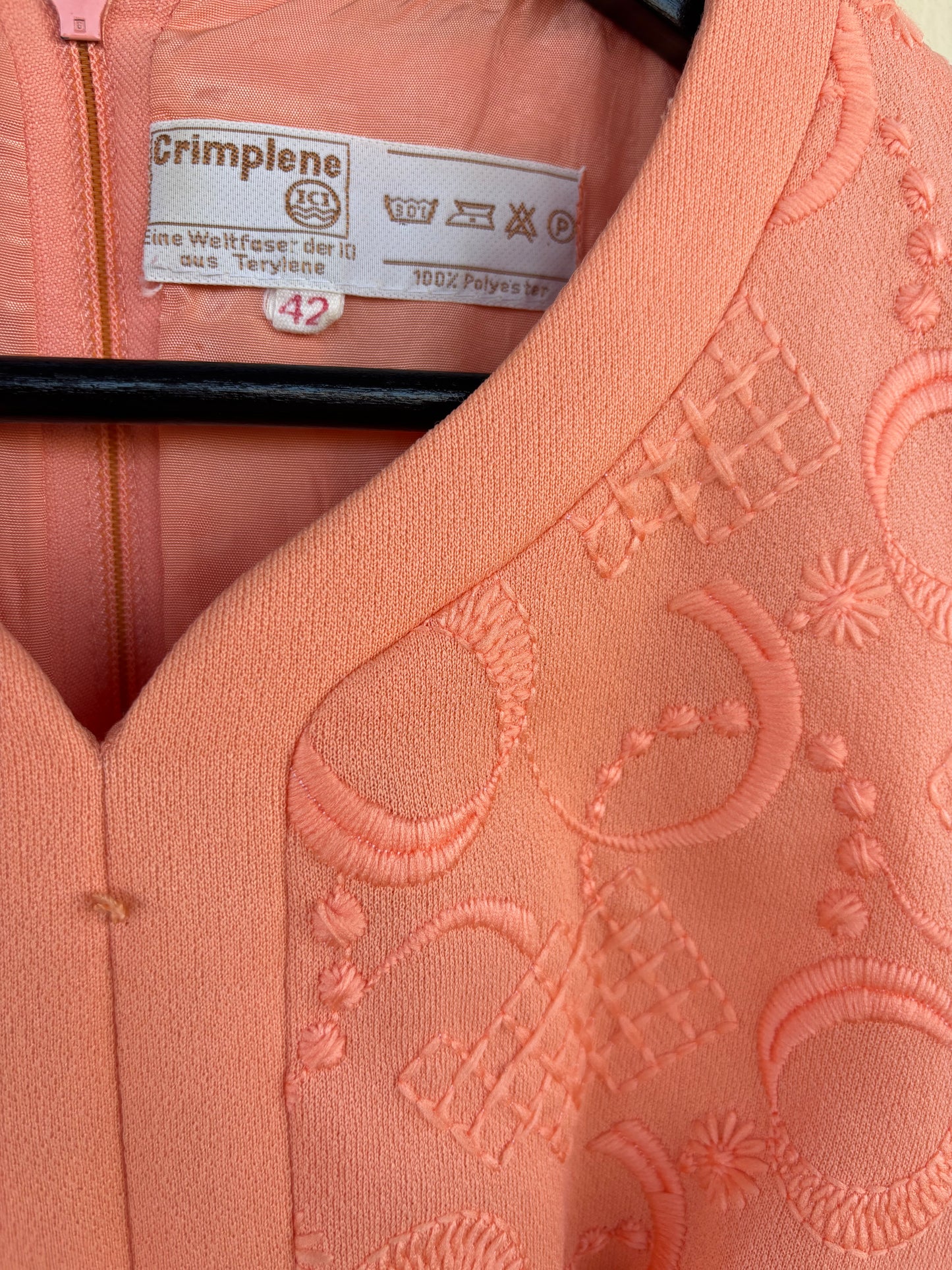 Vestido 60s Bordado Coral
